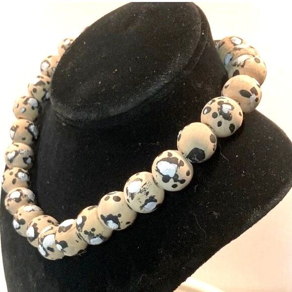 Snow Leopard Snow Cat Animal Print Wood Bead Choker Necklace 16 inches Long - Picture 4 of 7